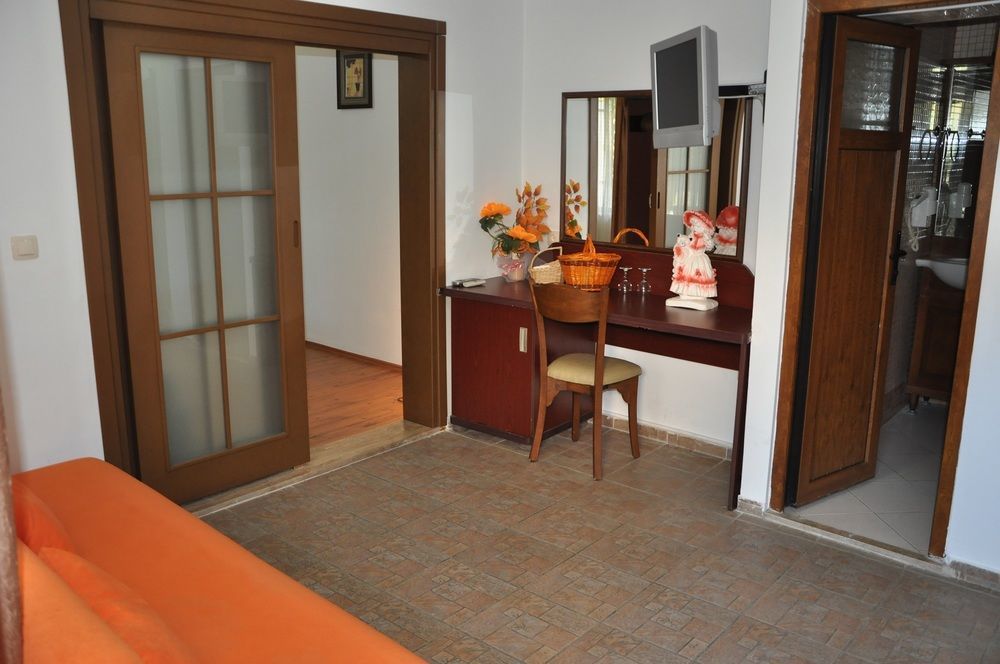 Longhouse Inn Hotel Dalyan Bagian luar foto